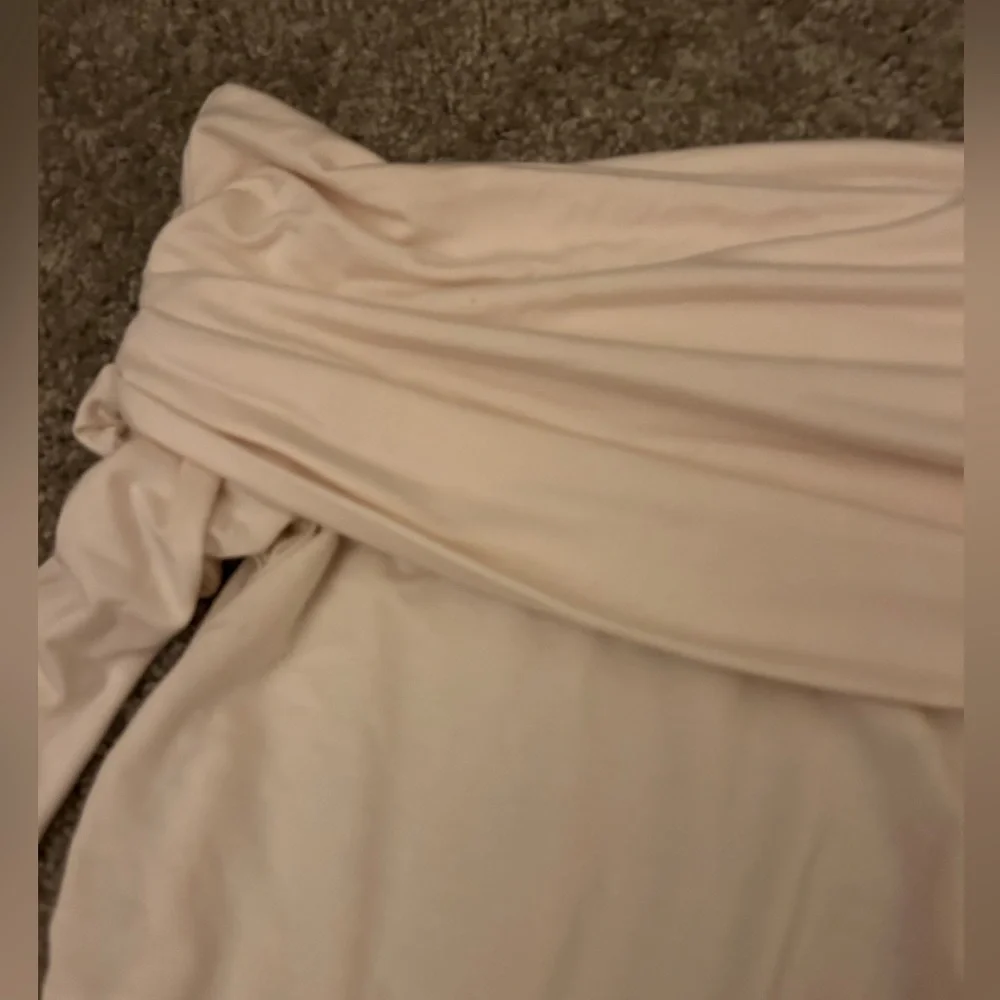 Reformation Florentina Cream Off the Shoulder Top - Picture 5 of 6
